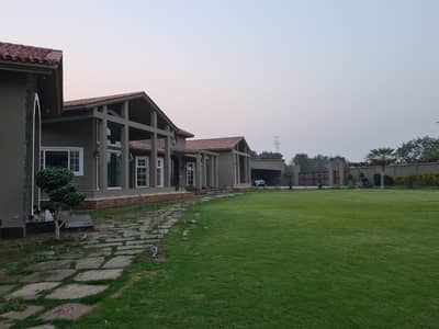 10 KANALS BEAUTIFULLY BUILT FARMHOUSE