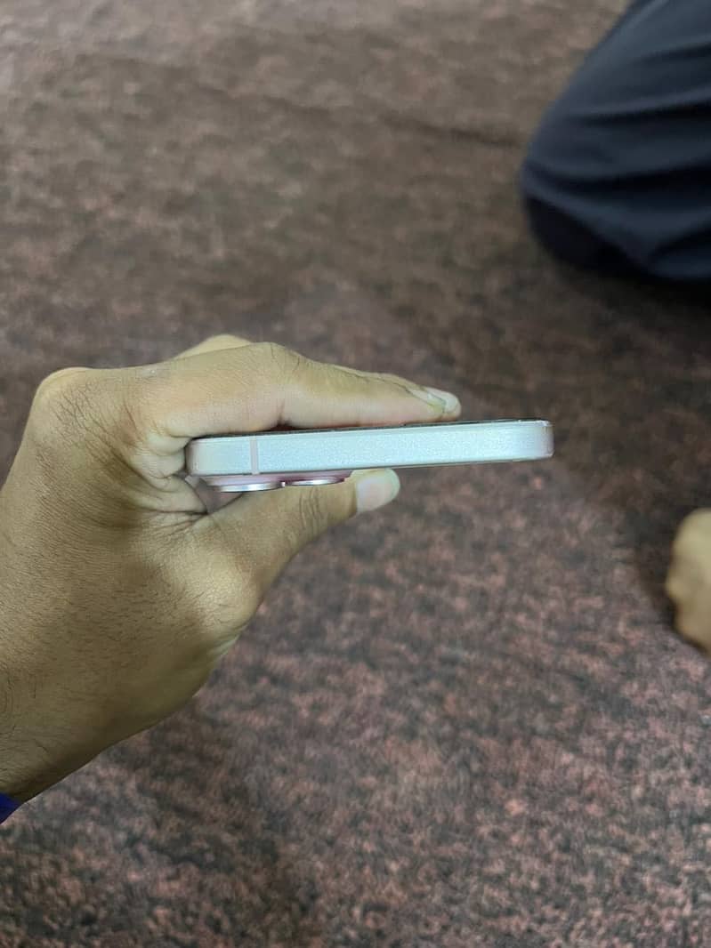 Apple iPhone 15 plus 4