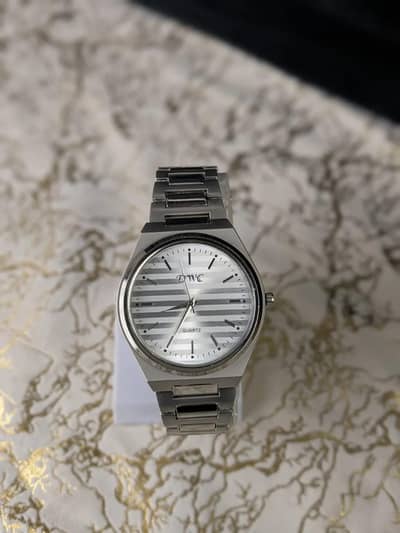 Men's Comfort fit Strap Watch