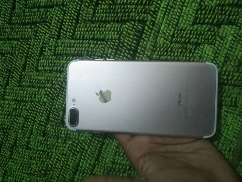 Apple iPhone 7 Plus 1