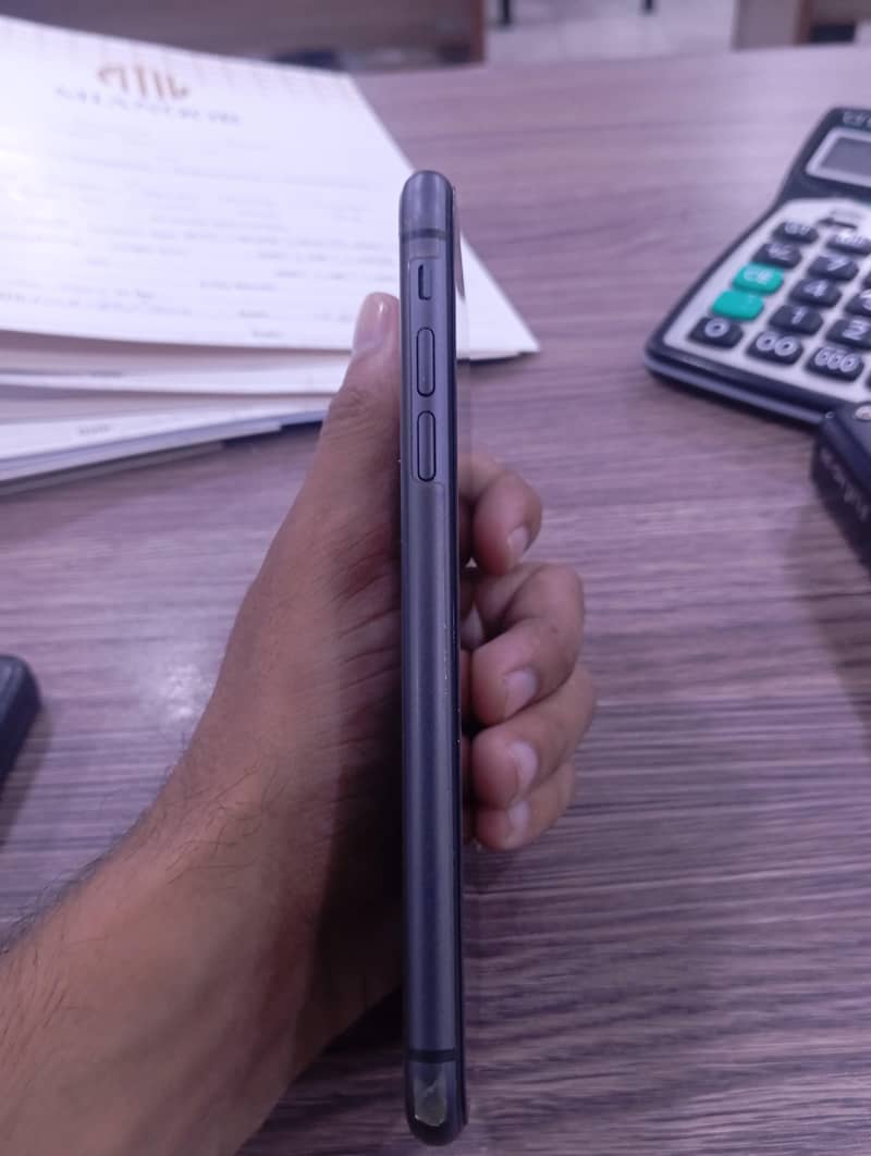 Apple iPhone 11 3