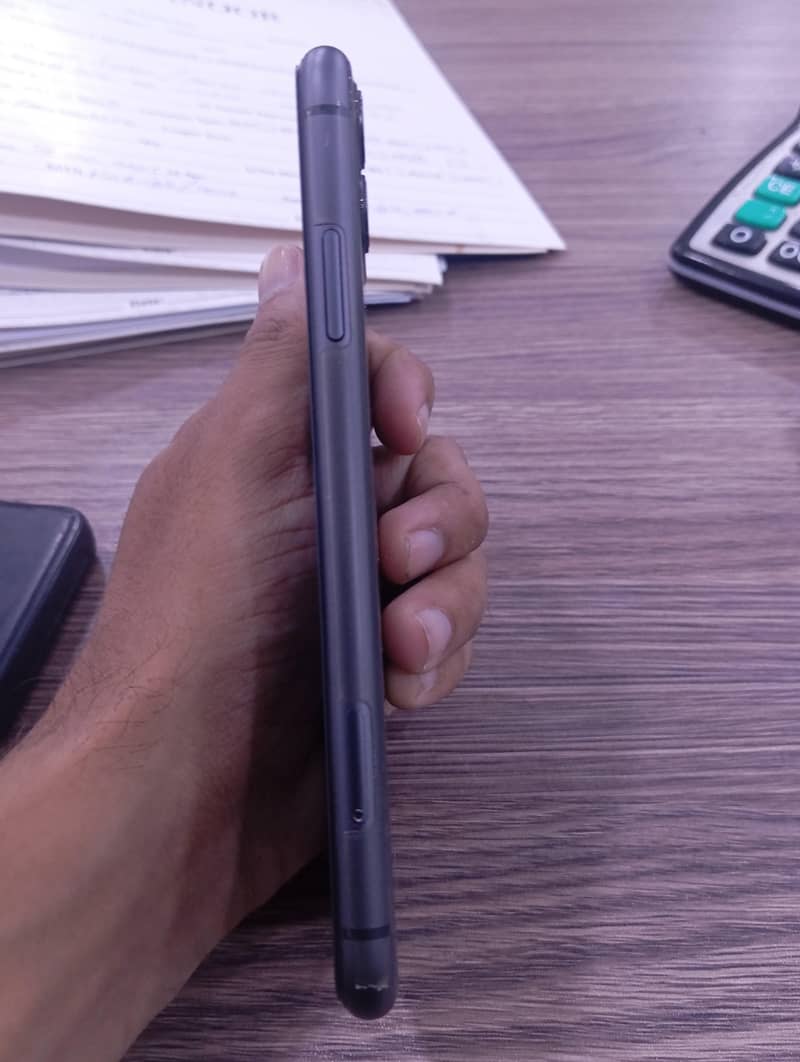Apple iPhone 11 4