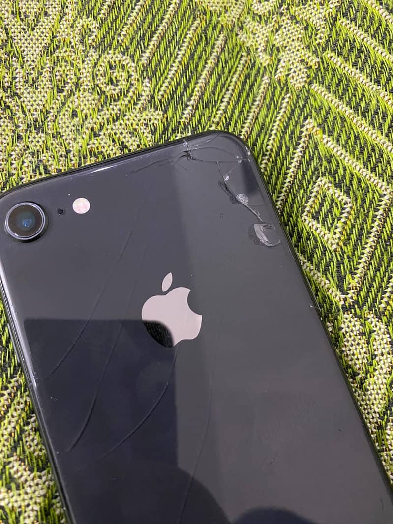 Apple iPhone 8 1