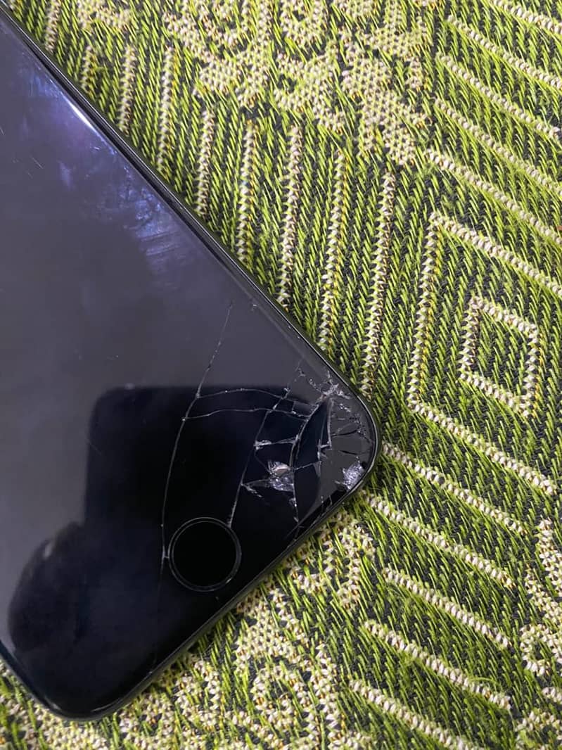 Apple iPhone 8 3