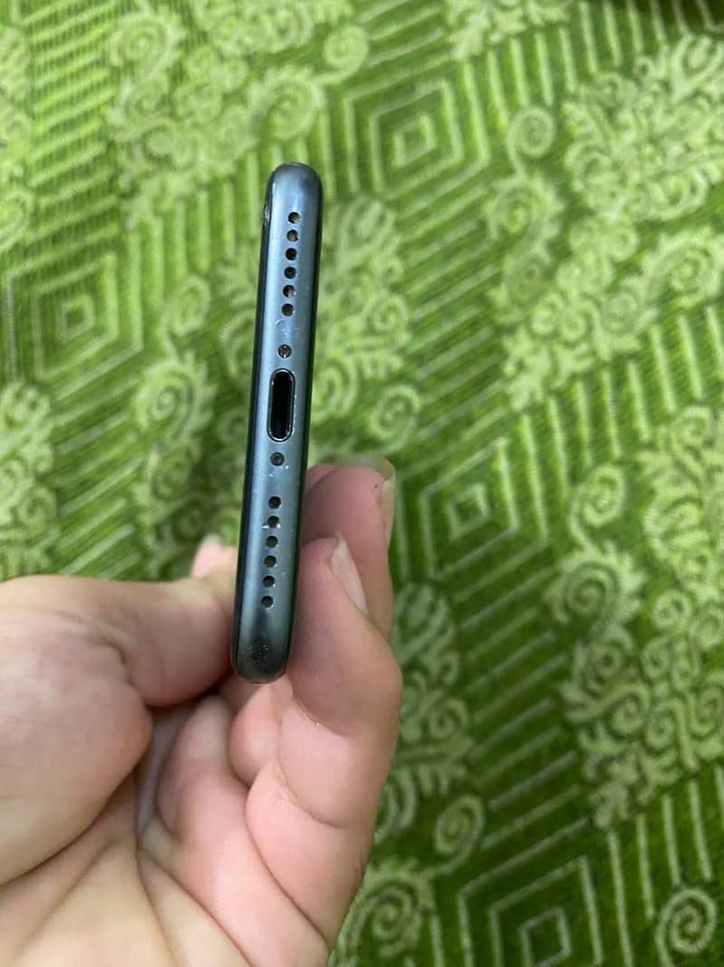 Apple iPhone 8 4