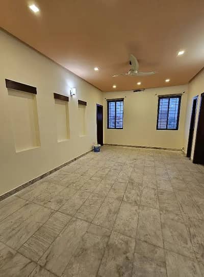 G 13 60+100 beautiful House Upar potion Available for Rent