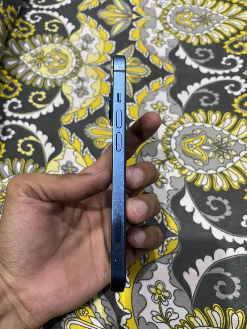 Apple iPhone 13 2