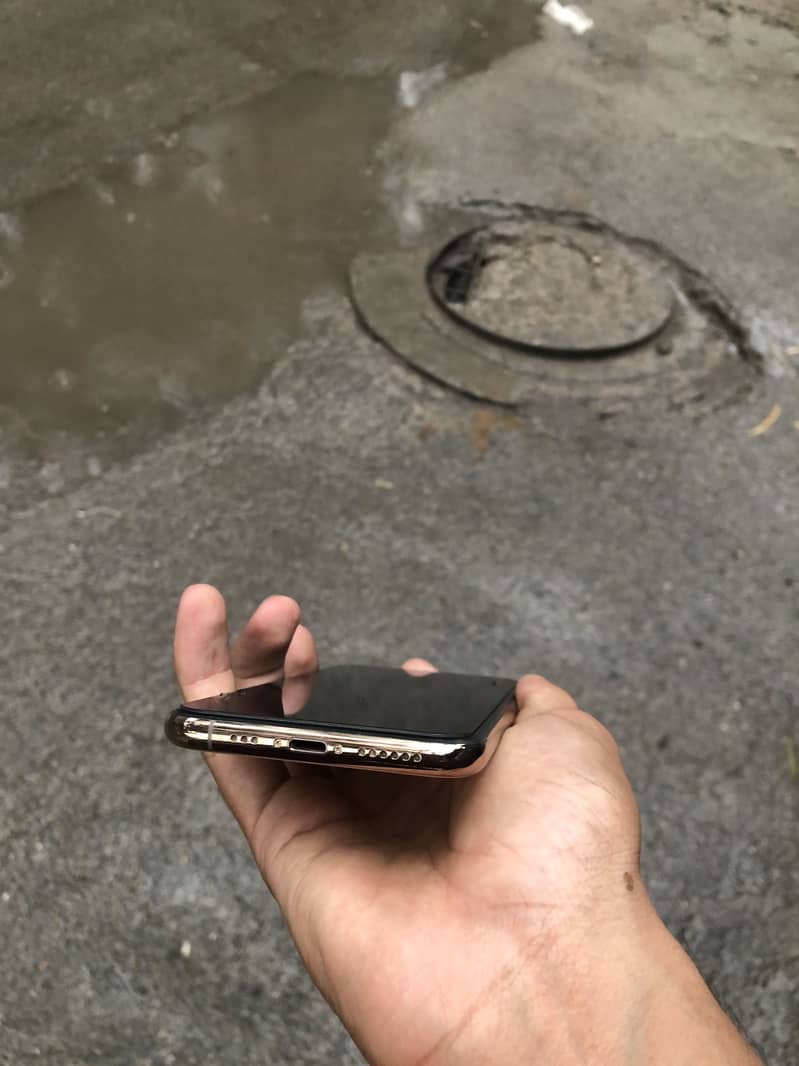 Iphone 11 pro 4