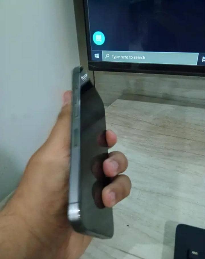 Apple iPhone 13 Pro 2