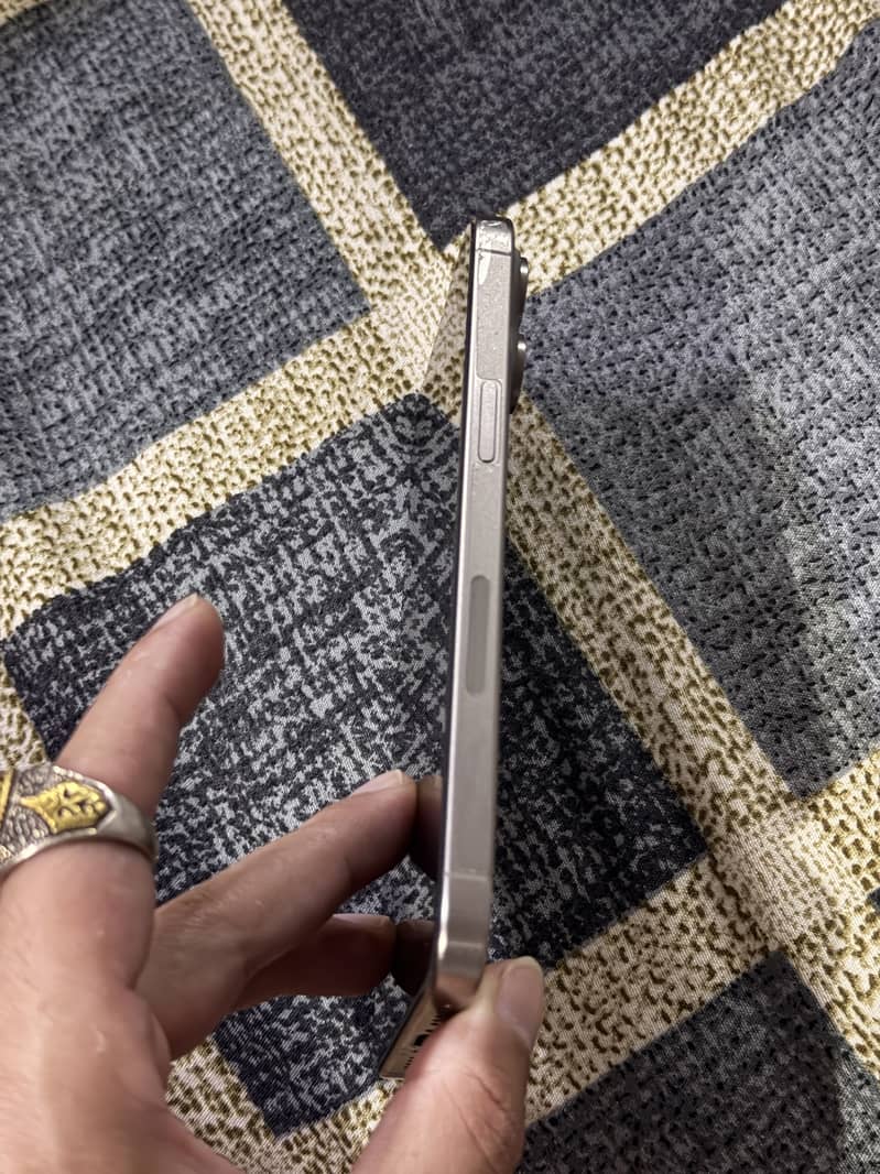 Apple iPhone 15 Pro Max 2