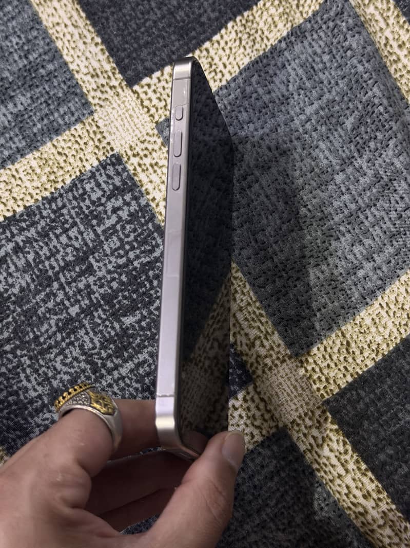 Apple iPhone 15 Pro Max 3