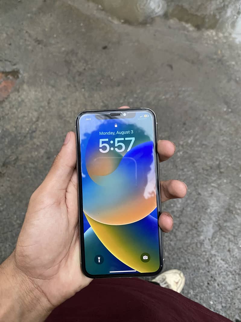 Apple iPhone X 4