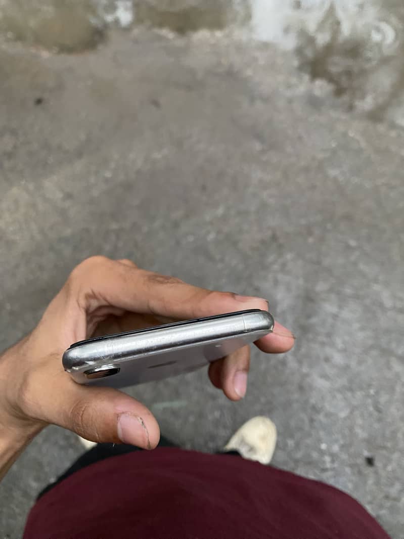 Apple iPhone X 5