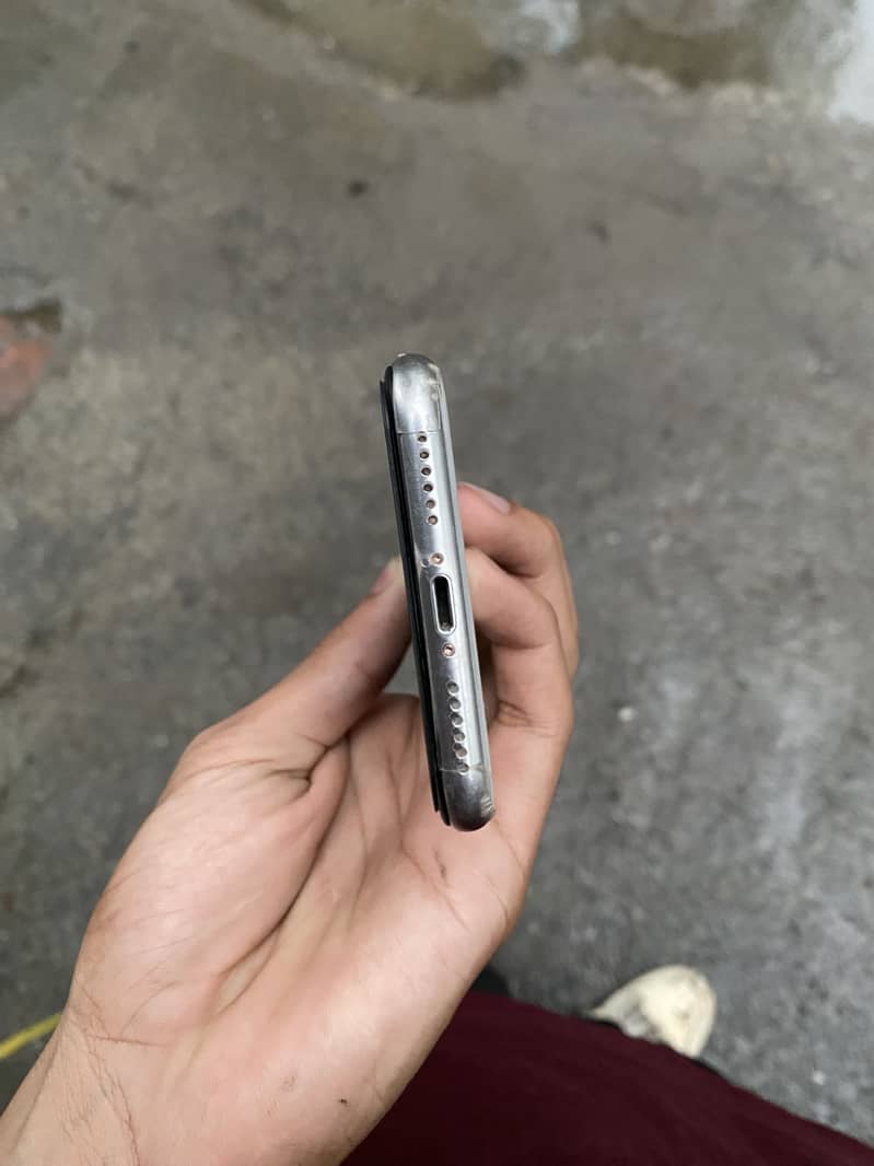 Apple iPhone X 6