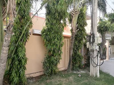 Prime Location Flat Of 10 Marla Is Available For sale In Askari 5