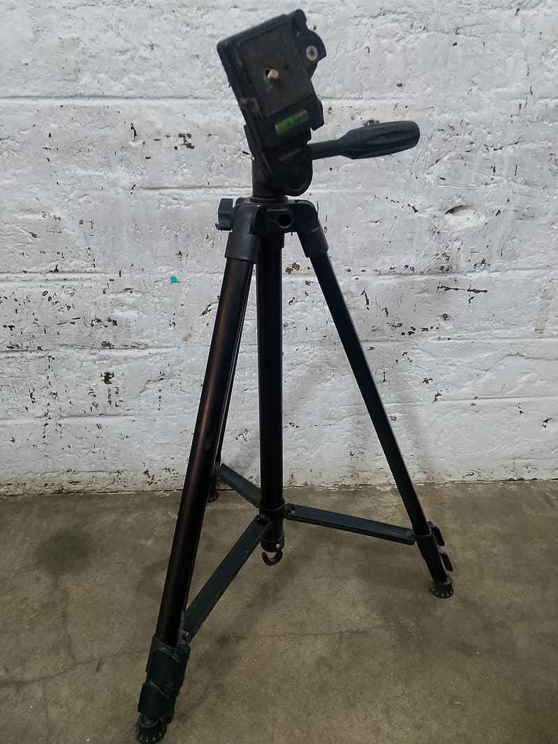 tripod stand 0