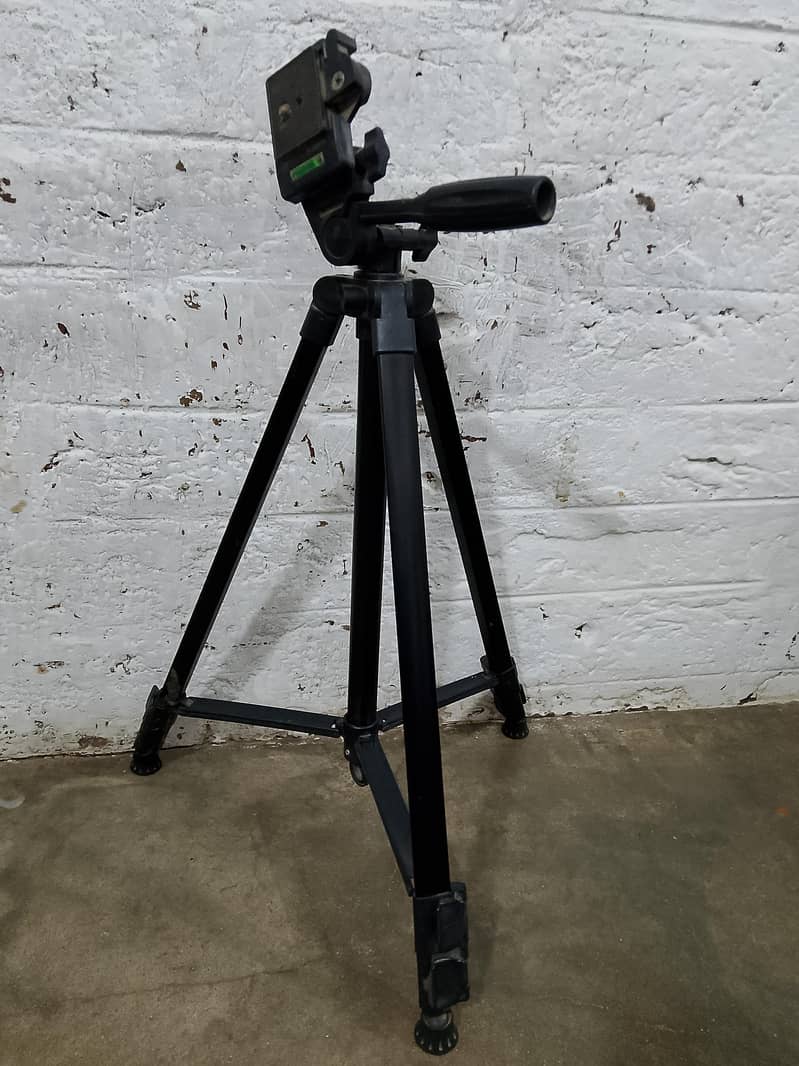 tripod stand 3