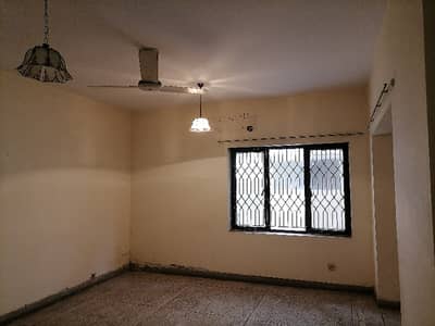 Prime Location Flat Of 10 Marla Is Available For sale In Askari 5, Lahore