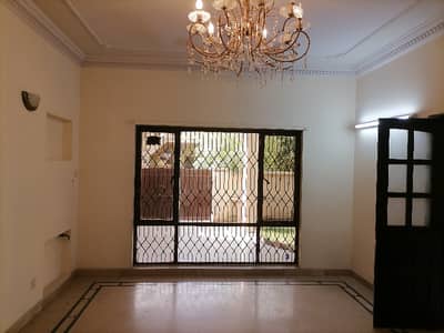 Highly-Desirable Prime Location Flat Available In Askari 5 For sale