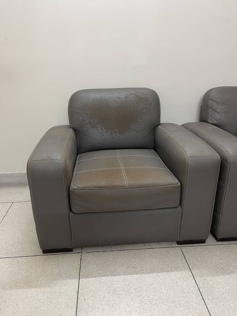 one seater sofas(2) 4