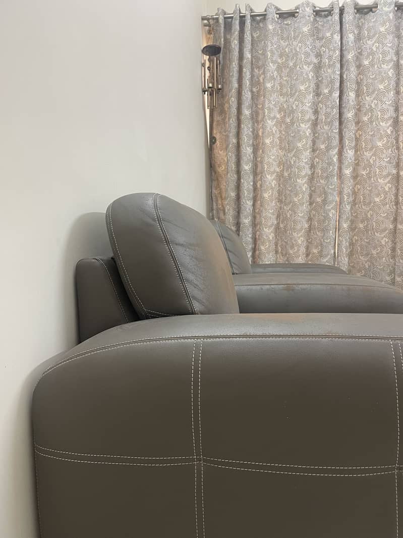 one seater sofas(2) 5