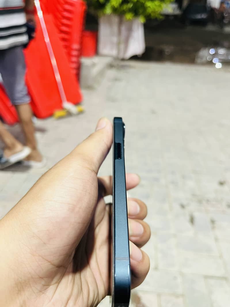 Apple iPhone 13 2