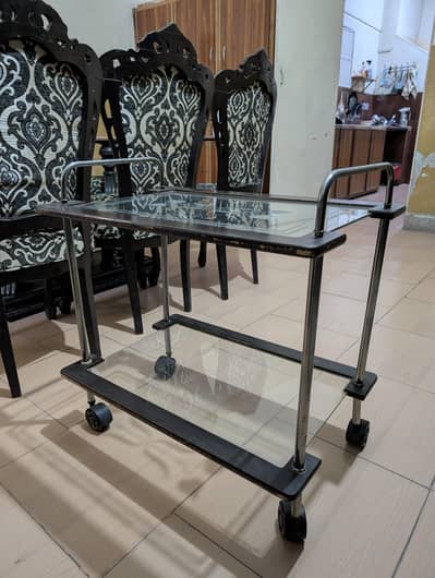 Serving table