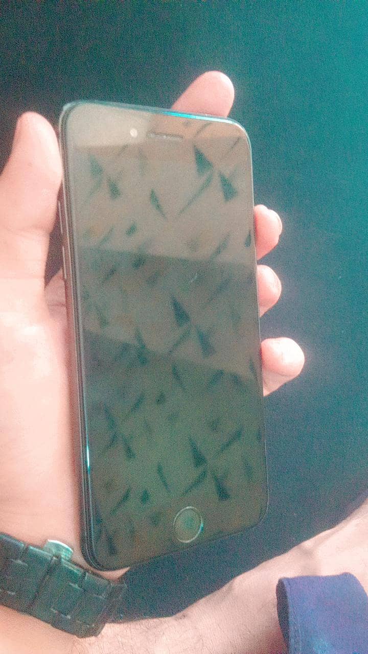 Apple iPhone 8 1