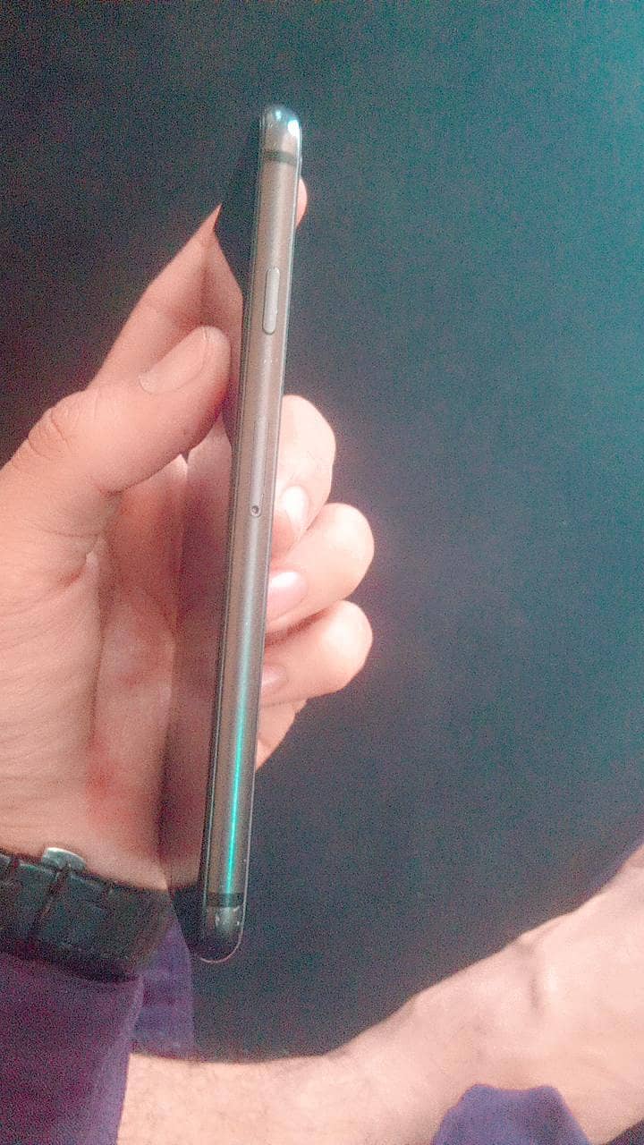 Apple iPhone 8 5