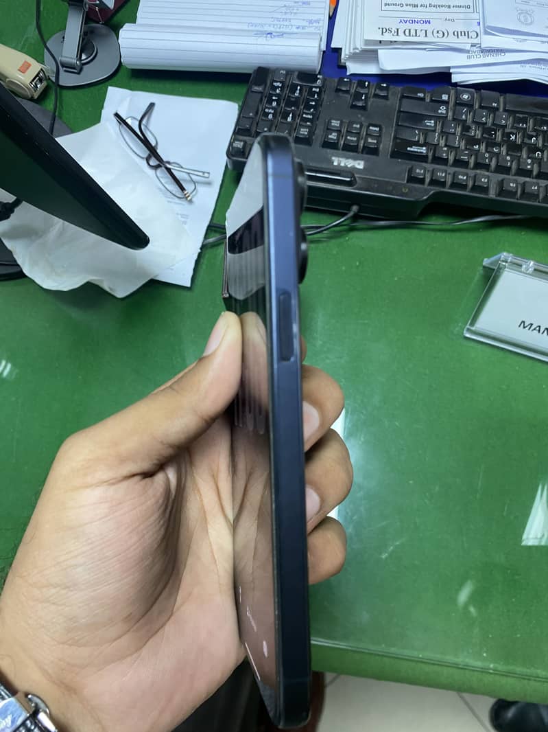 Apple iPhone 15 Pro Max 0