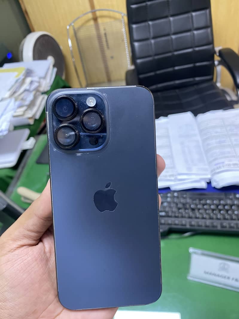 Apple iPhone 15 Pro Max 2