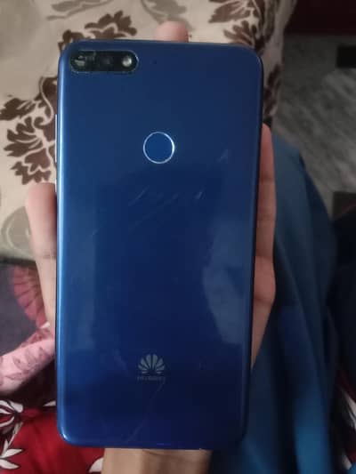 Huawei Y7