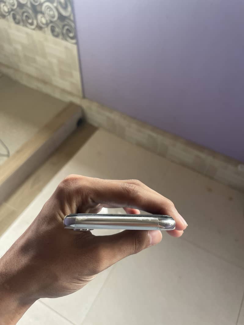 Apple iPhone X 3