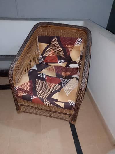 selling my sofa chairs in 10/10 condition