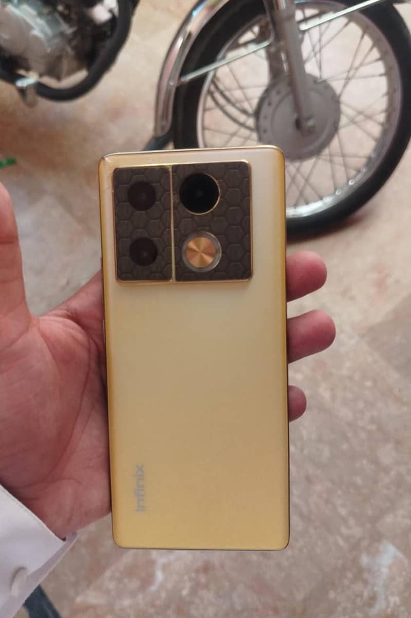 Infinix Note 40 Pro 0