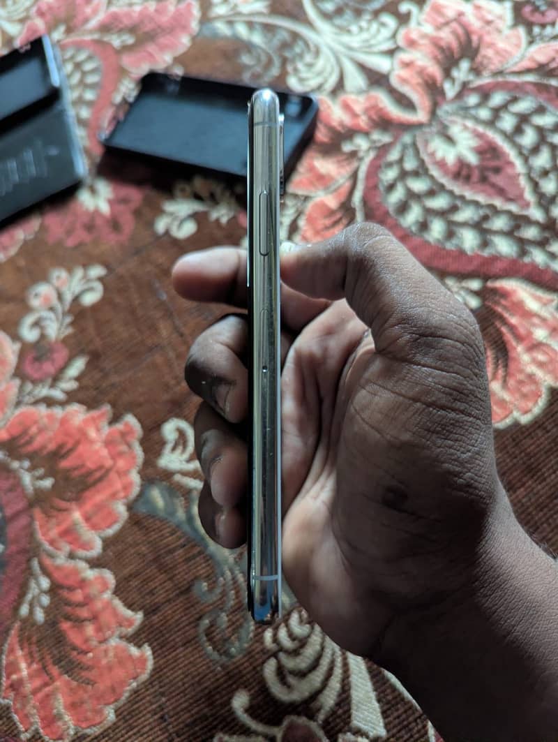 Apple iPhone X 3