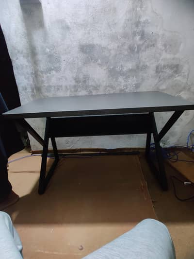 Computer table 4x2 urgent sale