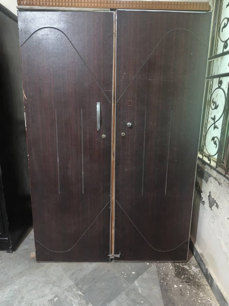 Almari /wardrobe 0
