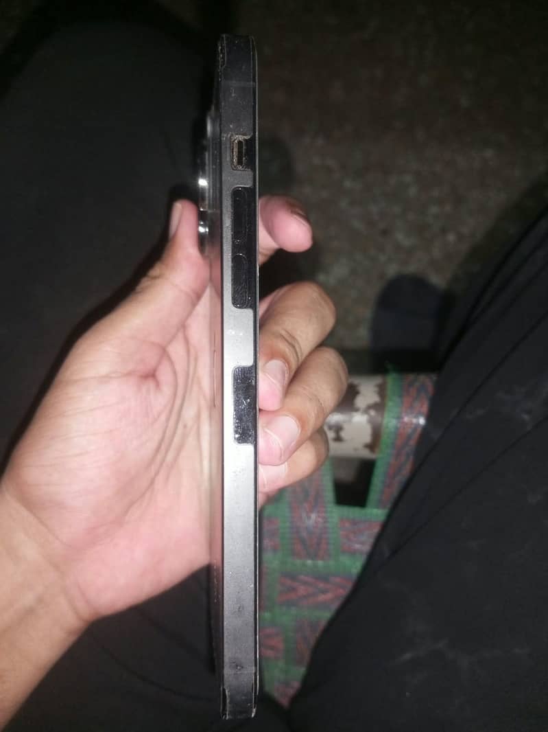 Apple iPhone 14 Pro Max 1