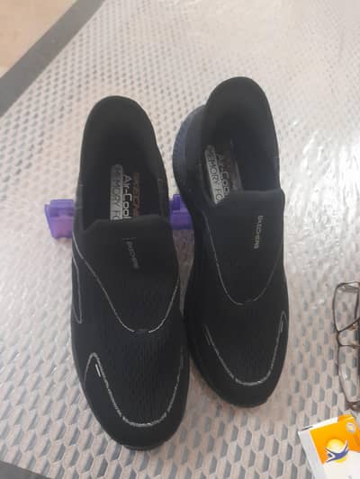 sketchers slip in.