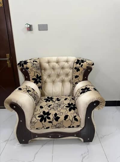 7 seater sofa set good condition urgent sale
