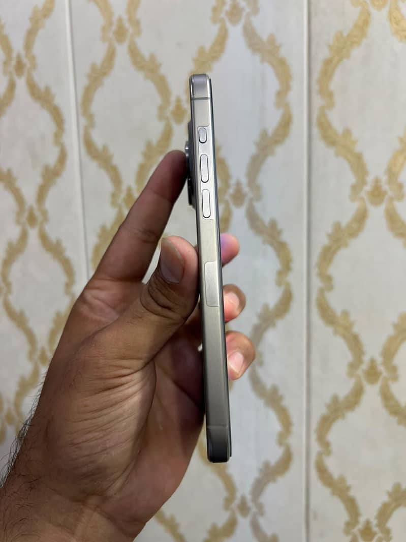 Apple iPhone 15 Pro Max 3