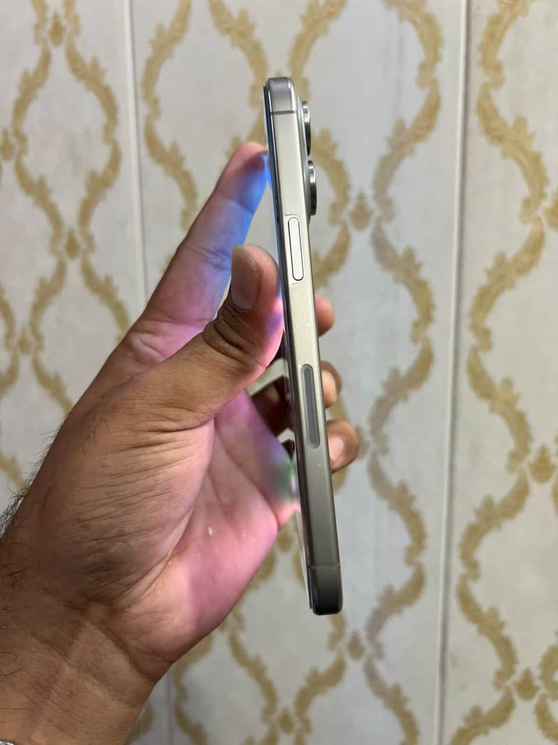 Apple iPhone 15 Pro Max 7