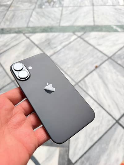 Apple iPhone 16