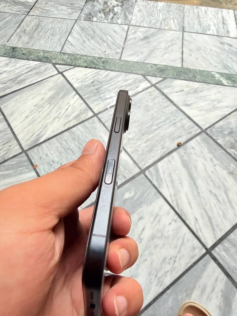Apple iPhone 16 2