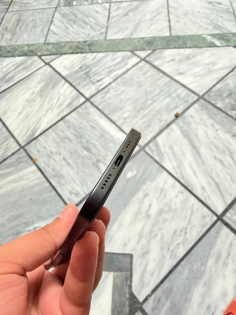Apple iPhone 16 3