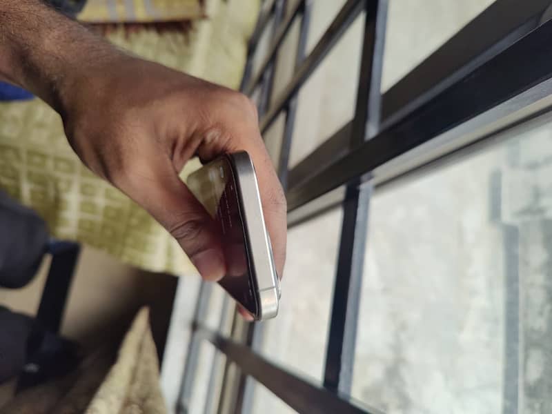 Apple iPhone 15 Pro 4