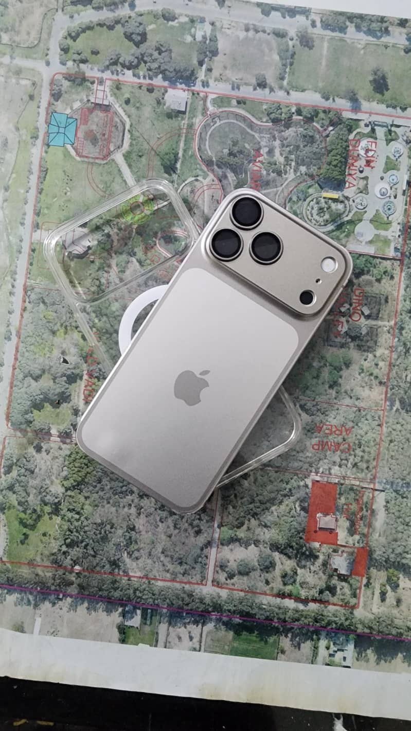 Apple iPhone 16 Pro Max 0