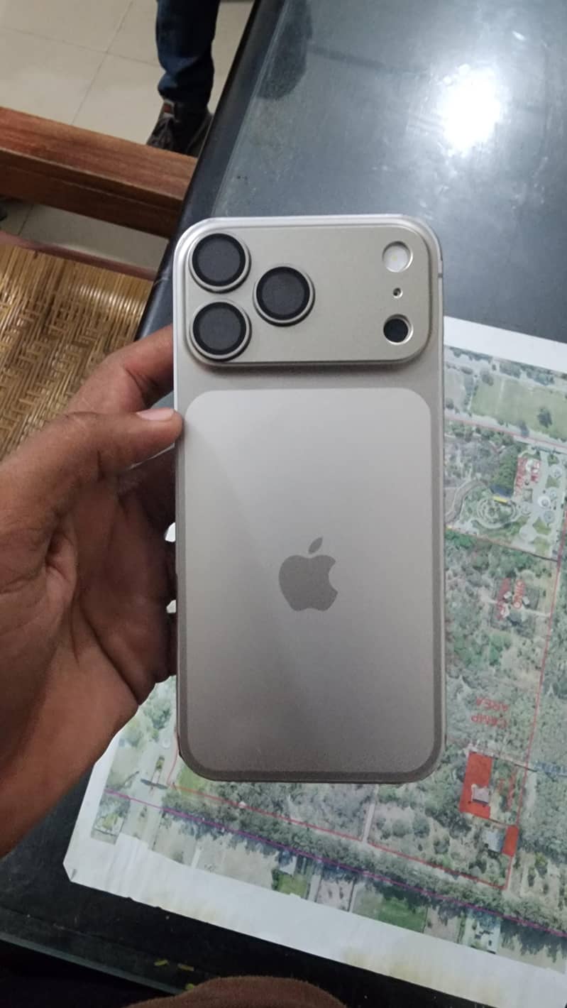 Apple iPhone 16 Pro Max 1