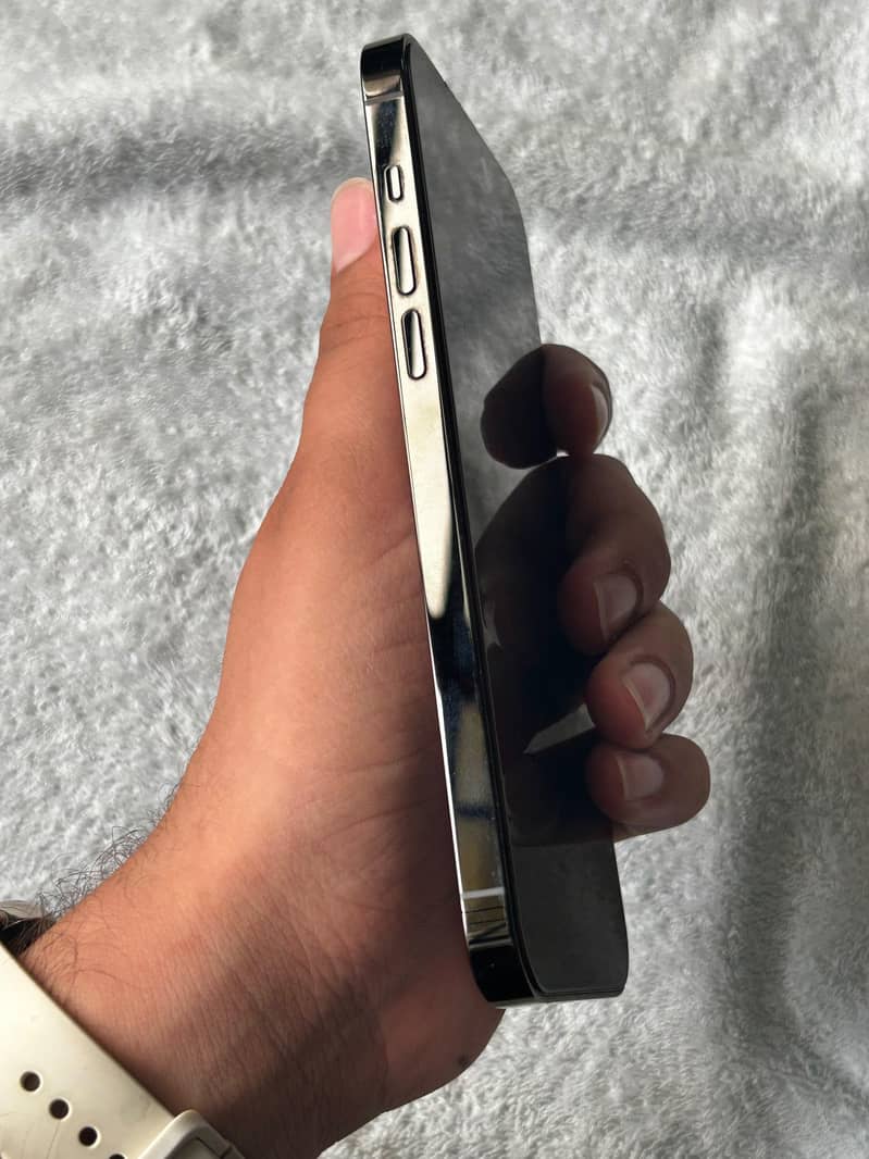 Apple iPhone 14 Pro Max 4